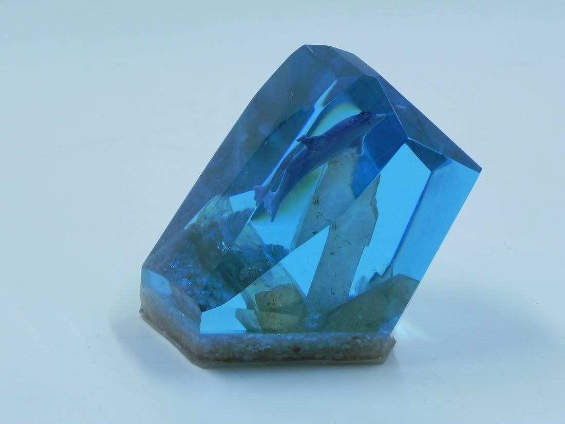 Resin-ating Through Art: Embedding Figures