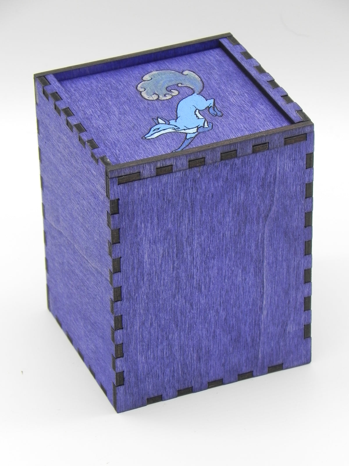 "Tsunami Fox" deck/dice box