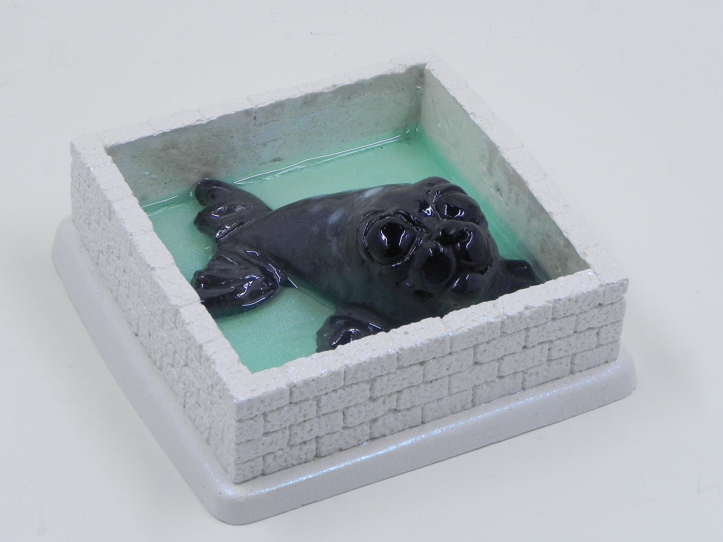 "Seal dark grey in ice pen"