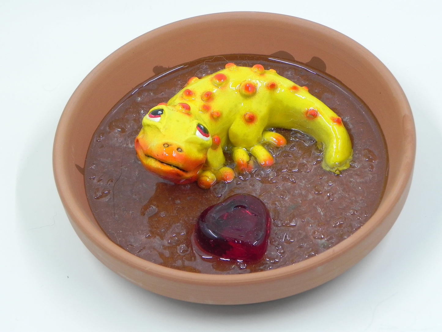 "Salamander yellow" resin plate